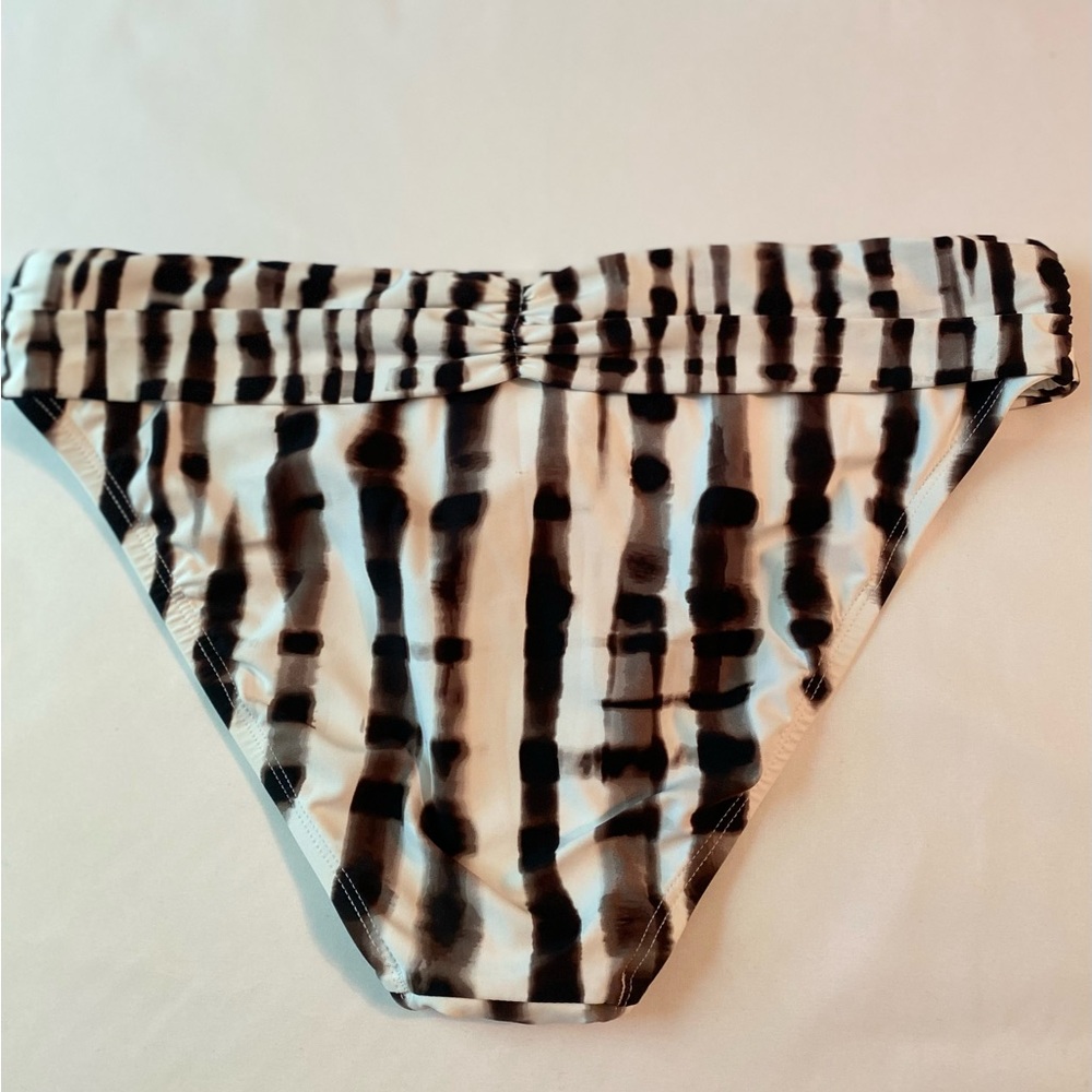 La Blanca 
Twisted BambooShirred Hipster
Bikini Swim‎ Bottom - Picture 4 of 8